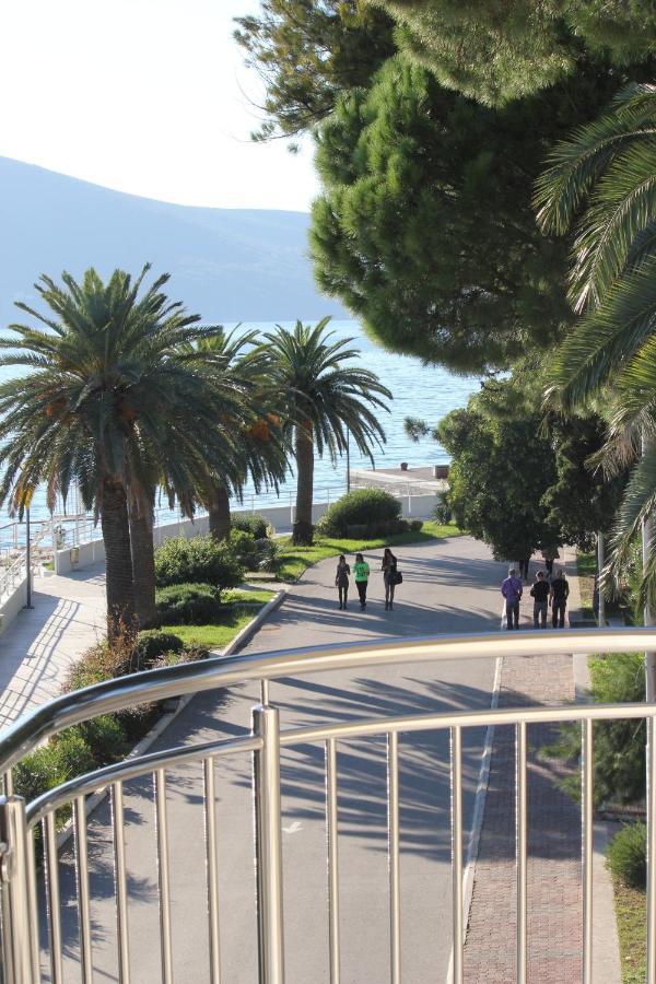 Chic Apartment In The City Center By The Sea Tivat Kültér fotó