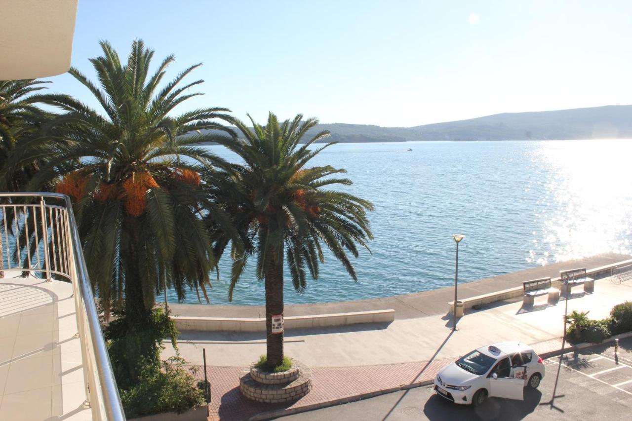 Chic Apartment In The City Center By The Sea Tivat Kültér fotó