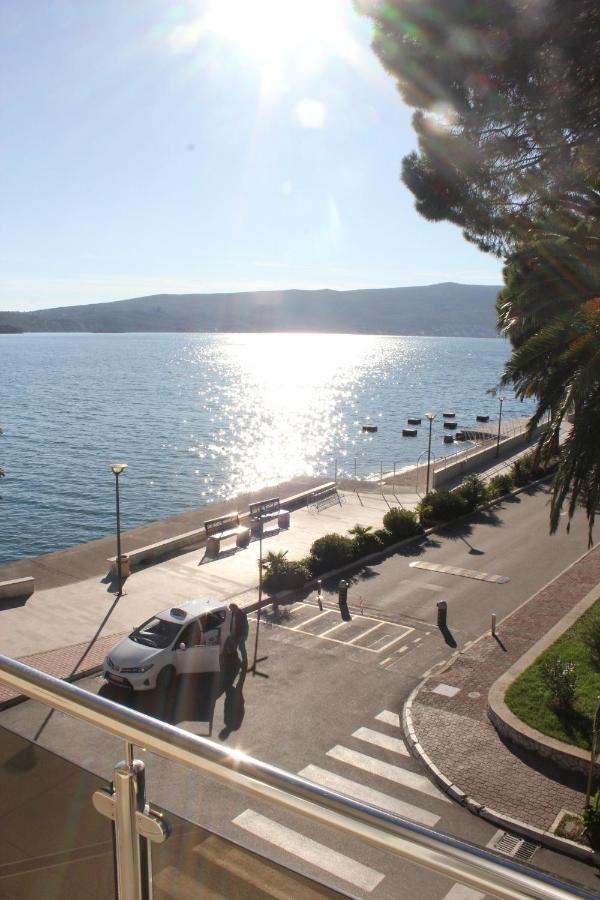 Chic Apartment In The City Center By The Sea Tivat Kültér fotó