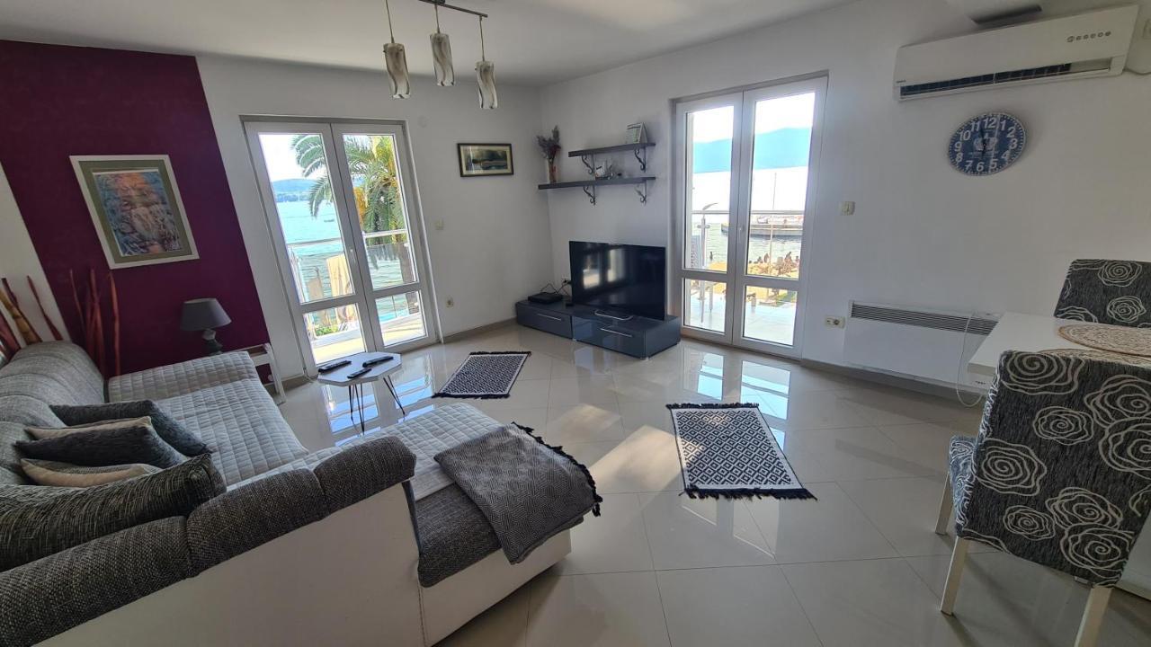 Chic Apartment In The City Center By The Sea Tivat Kültér fotó