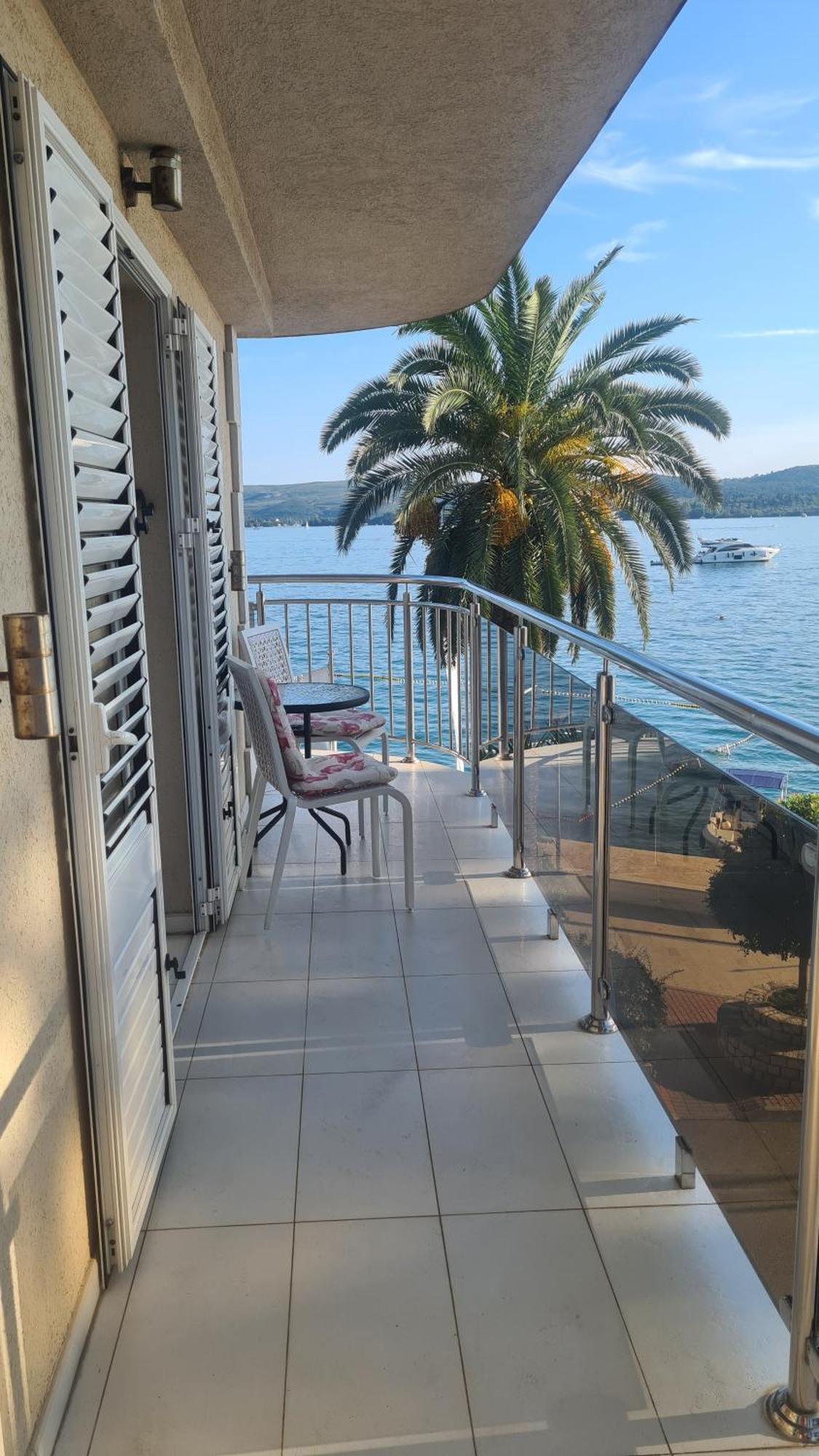 Chic Apartment In The City Center By The Sea Tivat Kültér fotó